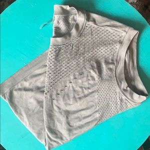 Varley crop top workout tank b/spoke